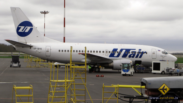 Boeing 737-524